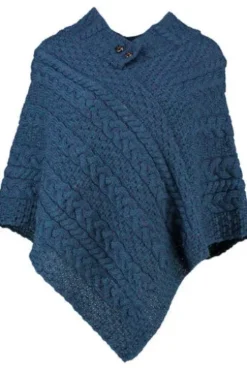 ARAN Poncho blau im typischen Aran Strick aus Merinowolle