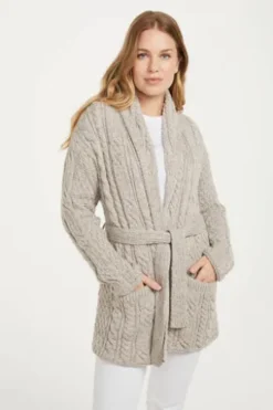 ARAN Strickjacke beige in supersofter Merinowolle