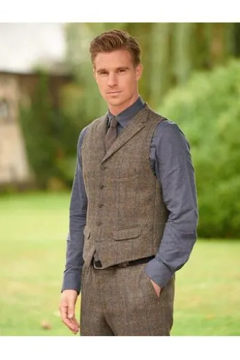 WELLINGTON OF BILMORE Harris Tweed Weste Wales green blue herringbone kariert
